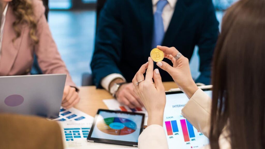 Michael Saylor's Bitcoin Strategy Faces Growing Pressure as Market Weakness Tests Corporate Treasury Model
